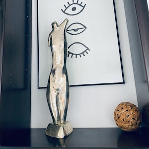 Grande sculpture femme en métal