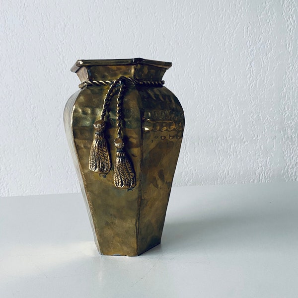 Vase indien hexagonal en laiton