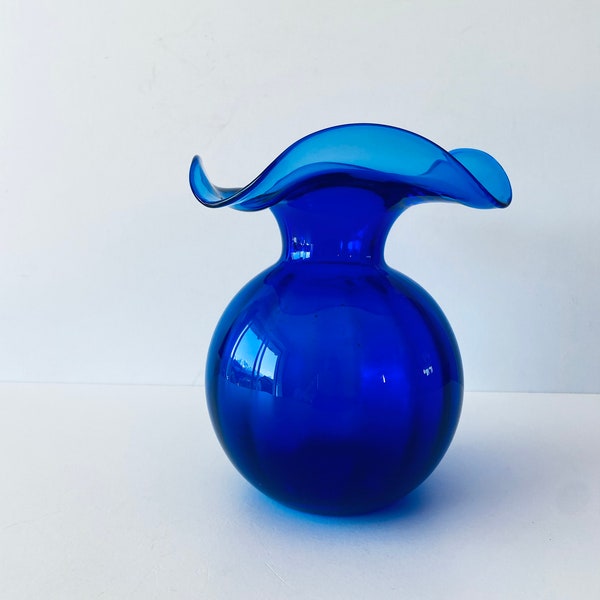 Vase à collerette en verre bleu