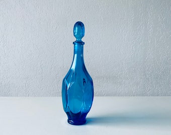 Carafe bleue en verre