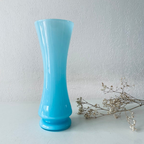 Grand vase ancien en opaline bleu