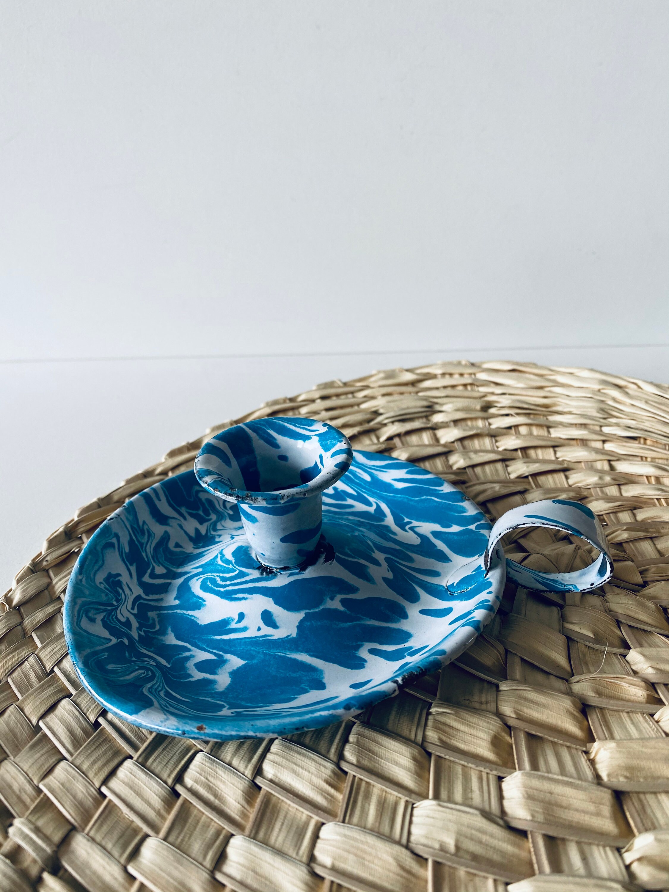 Bougeoir Ancien en Métal Émaillé