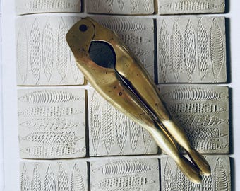 Cascanueces de latón antiguo