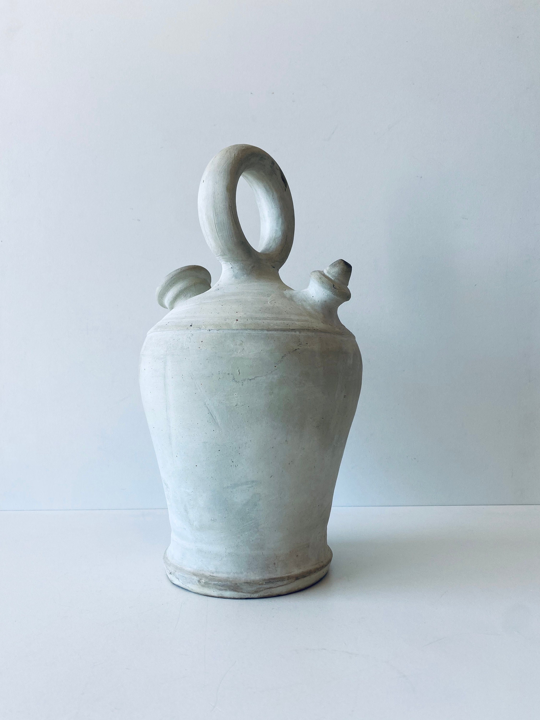 Gargoulette Ancienne et Bohème en Terre Cuite Blanche