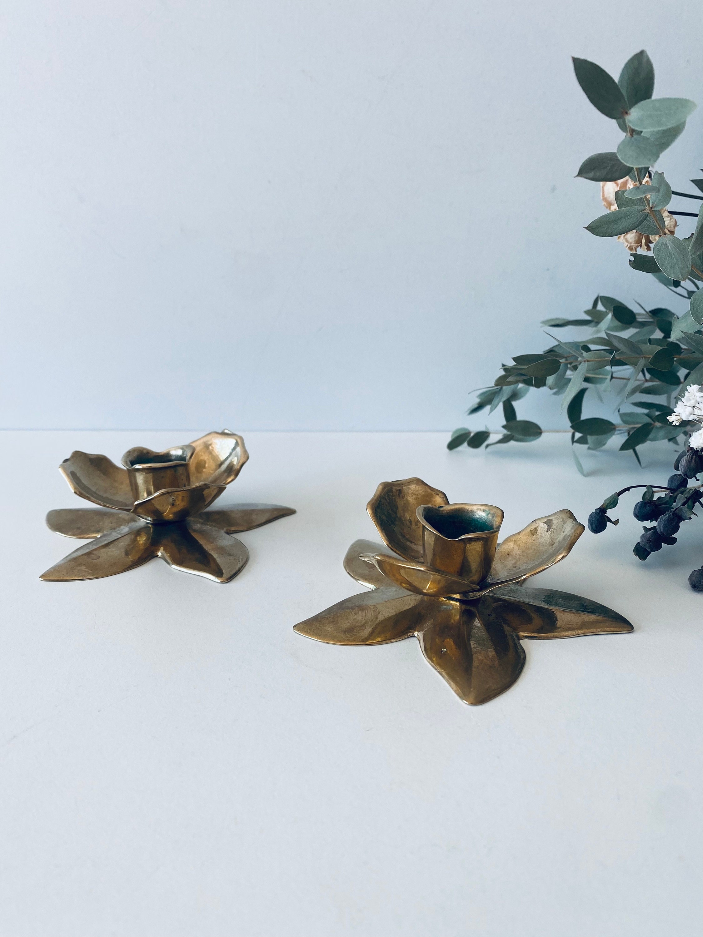 Paire de Bougeoirs Fleurs en Laiton