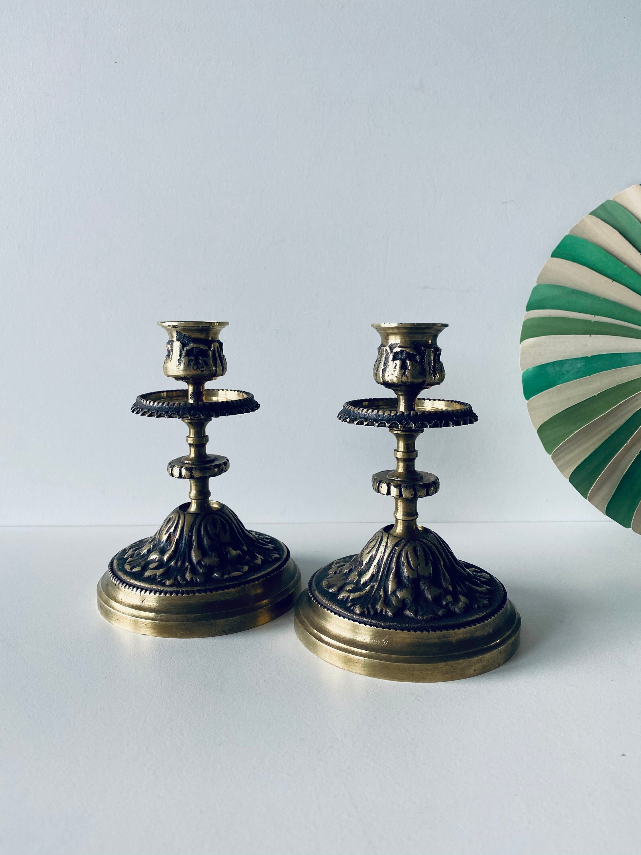 Paire de Bougeoirs Anciens en Bronze