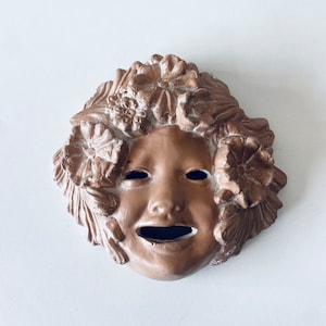 Ceramic wall face