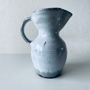 Large pitcher in Black Valley sandstone image 10