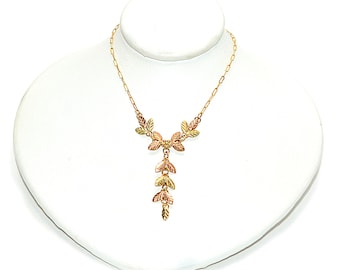Naszyjnik Black Hills Gold z 10-karatowego złota z ogniwami łańcuszka, liść winorośli, boho, lariat, łańcuch Y, USA, natura, trójkolorowe złoto, trójkolorowe złoto