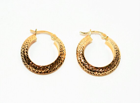 14kt Yellow Gold 19mm Textured Hoop Statement Wome