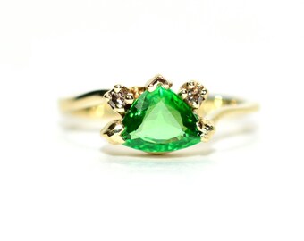 Natural Tsavorite Garnet & Diamond Ring 14K Solid Gold .85tcw Trillion Ring Green Ring Gemstone Ring Garnet Ring Tsavorite Ring Estate Ring