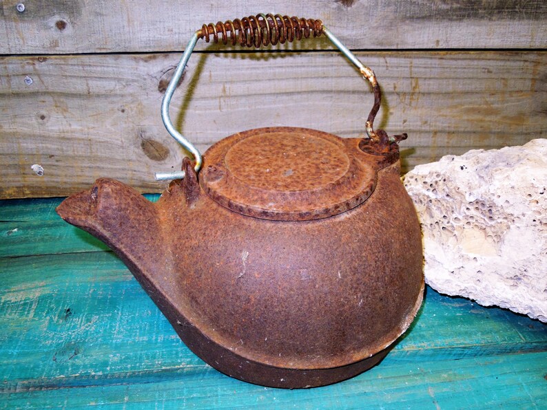 VINTAGE Cast Iron Tea Kettle / Rusty and Dusty Tea Kettle / Etsy