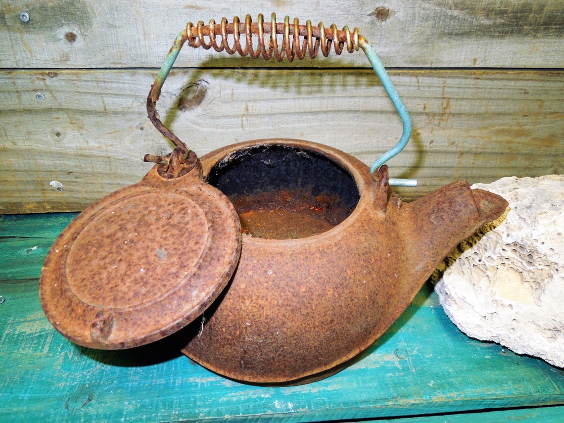 VINTAGE Cast Iron Tea Kettle / Rusty and Dusty Tea Kettle / Etsy