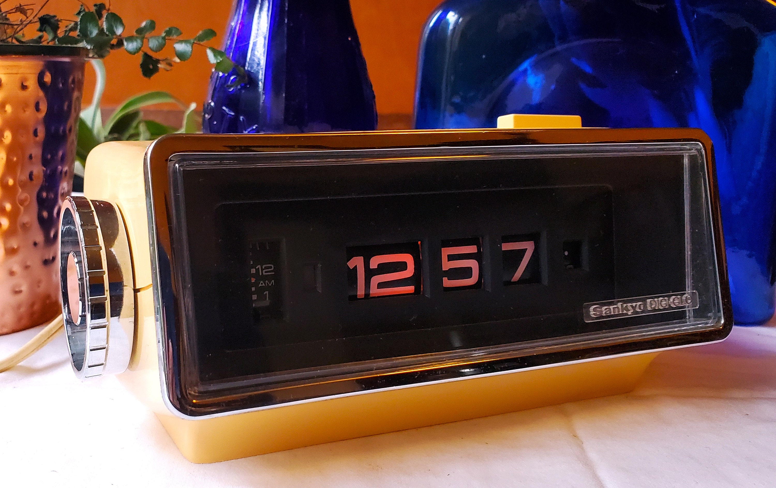Sankyo Digi-glo 501 Lemon Yellow Cyclometer Flip Clock Space Age
