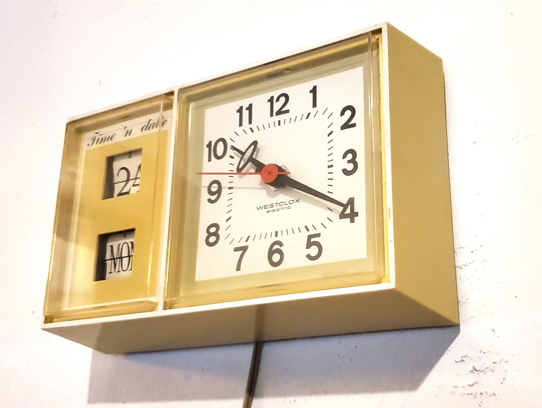 Westclox Time n Date Electric Calendar Wall Clock Harvest Gold 1970s Westclox time n date electric calendar wall clock harvest gold 1970s