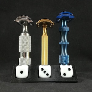Dice Tracker Razor Stand