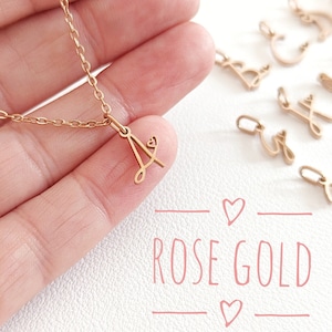 NEU! ROSÉGOLD Mini-Buchstabenanhänger Charm 14 Karat Gold Anfangsbuchstabe und Herz Buchstabe Charm Edelstahl Anfangsbuchstabe Halskette