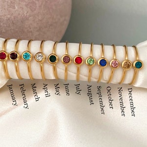 Zierlicher Geburtssteinring Minimalistischer stapelbarer Ring Familienschmuck Personalisierte Geschenke Muttertagsgeschenk
