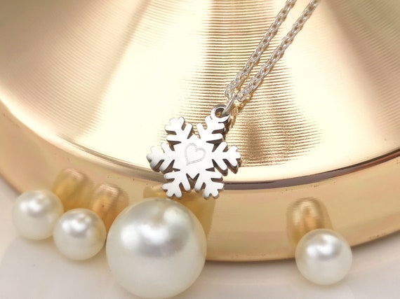 Small Snowflake necklace Personalized Initiale Necklace Snowflake Jewelry Snowflake Pendant Christmas gift Custom Necklace Gifts for Her