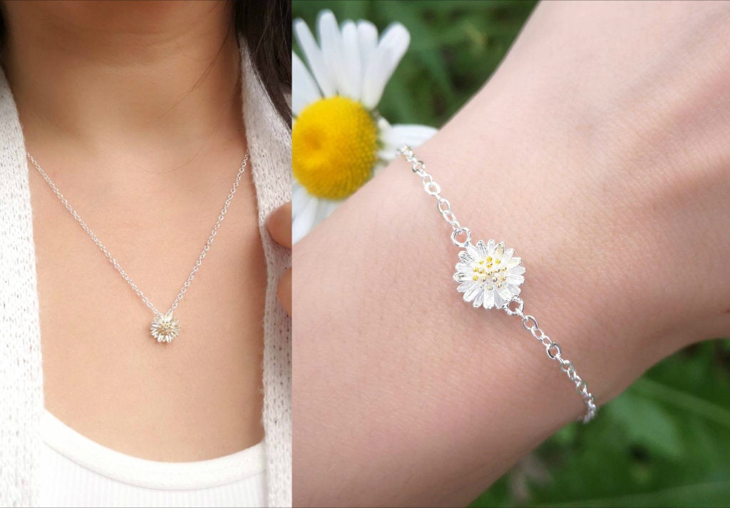 Marc jacobs hotsell daisy bracelet