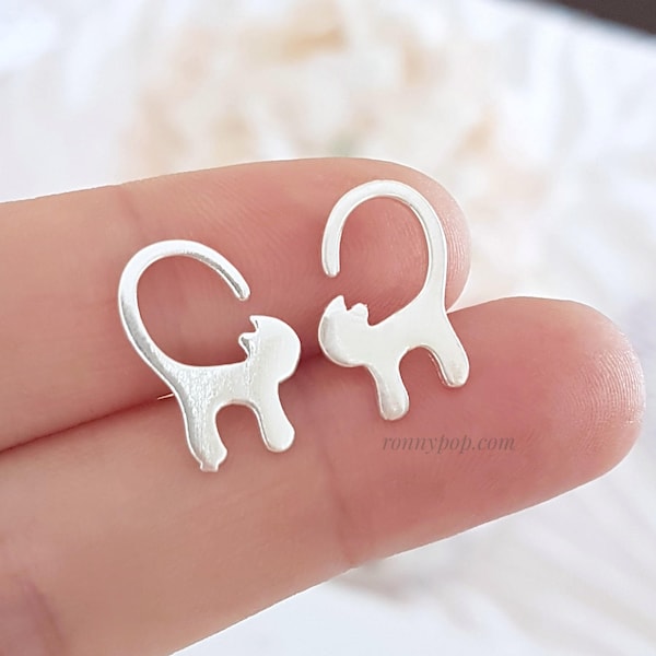 Cat Earrings - Cat Jewelry - Silver Jewelry - Dainty Earrings - Winter Earrings - Cat Lovers - Friend Gift - Christmas Gift - Sister Gift