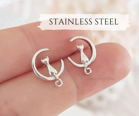 Cat Earrings - Cat on the moon - Moon Earrings - Silver Cat - Studs Earrings - Moon Jewelry - Cat Jewelry - Dainty - Tiny - Friend Gift