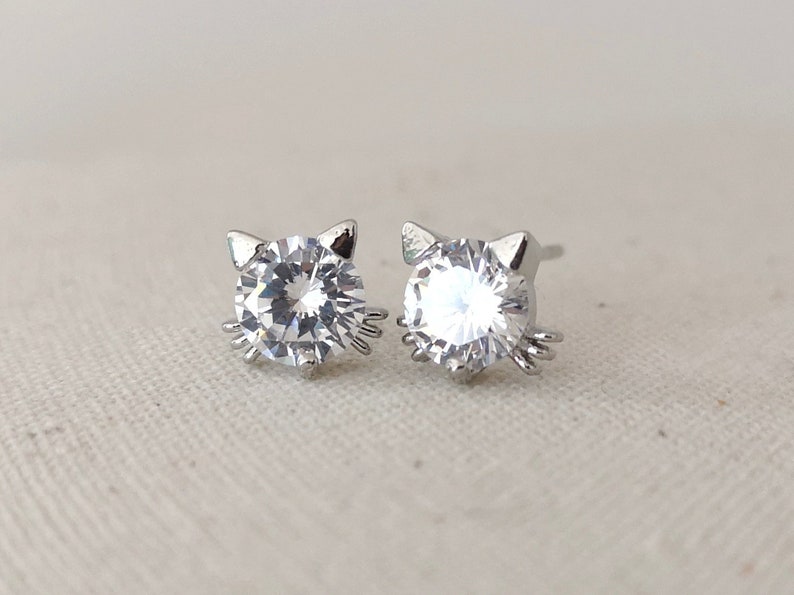 Elegant Zirconia Cat Earrings main image 0