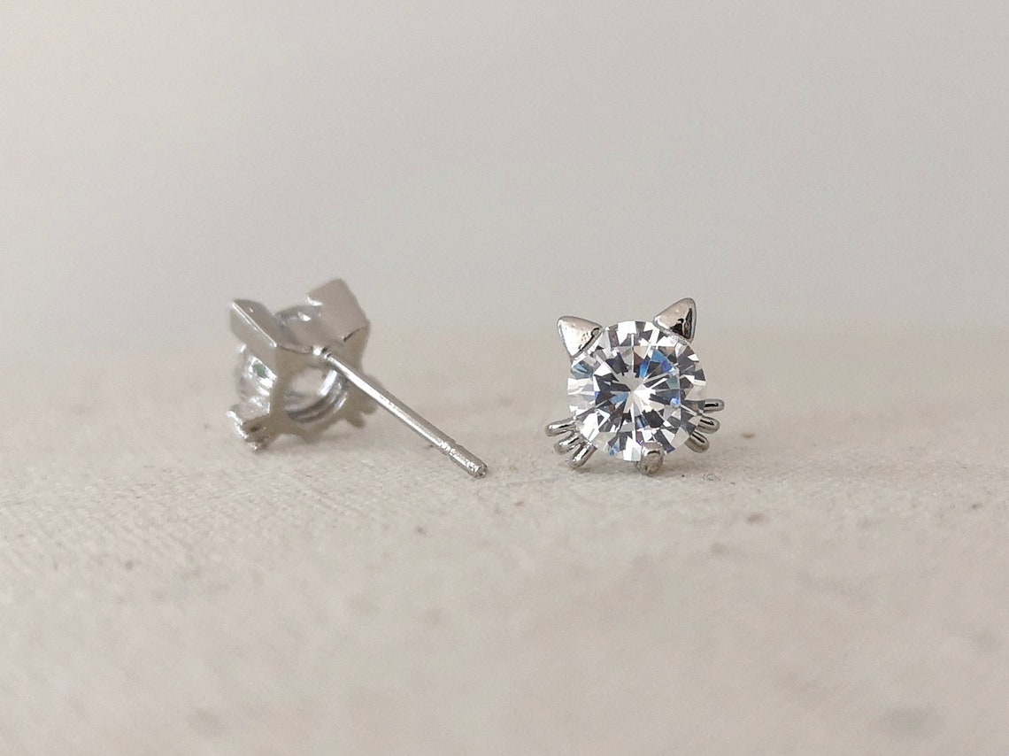 Elegant Zirconia Cat Earrings main image 1