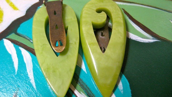 Bakelite Clips Large Deco Lime Green for Dress Ha… - image 3