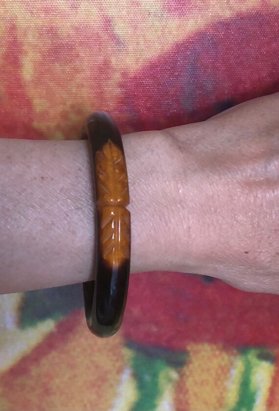 Bakelite Bangle Carved Brown Yellow - image 5