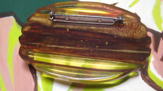 Bakelite Brooch Wood Apple Juice Large Deco style - image 5