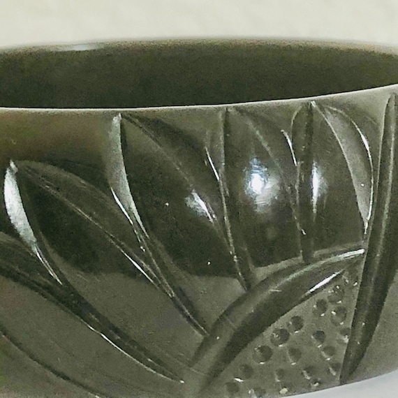 Bakelite Bangle Carved Black - image 4