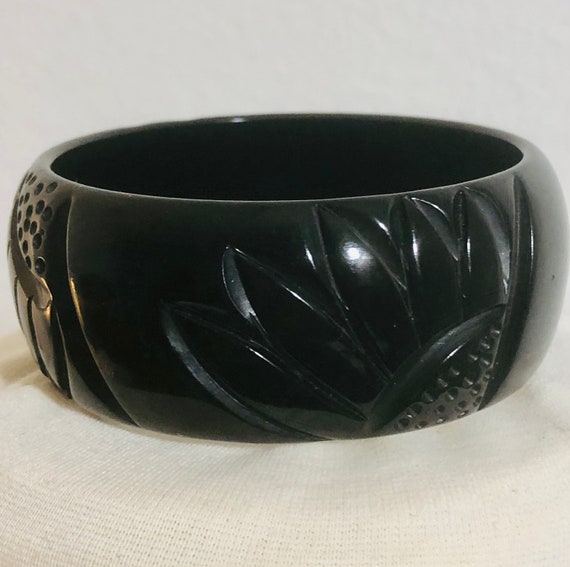 Bakelite Bangle Carved Black - image 6