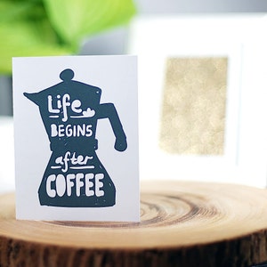 La vie commence après café Greeting Card, fait main, intérieur blanc, noir ou blanc enveloppe,