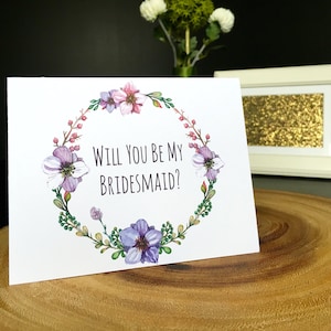 Va vous être Ma demoiselle d'honneur carte, assez Floral guirlande carte, Will vous être ma carte, intérieur blanc, noir ou blanc enveloppe,