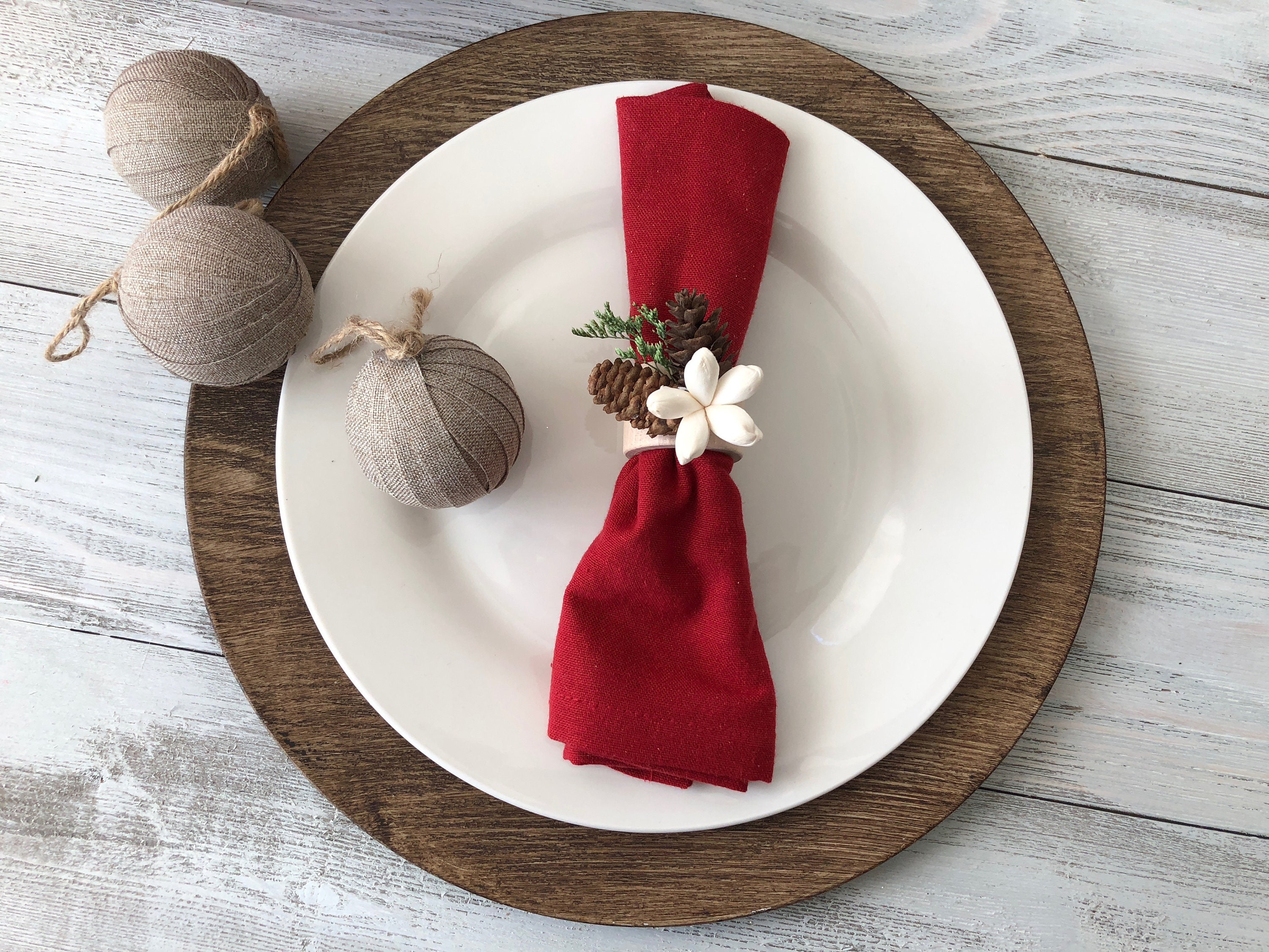 Christmas Napkin Rings - Christmas Decor - Winter Table Setting - Wooden Flowers - Sola Flowers - Flowers - Wood