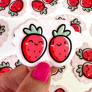 Naklejka Mini Truskawki | Naklejka Wodoodporna | Kawaii Naklejka Winylowa | Słodka Naklejka Truskawka | Naklejka Szczęśliwy Owoc | Kawaii Pamiętnik