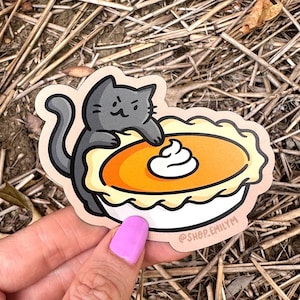 Adesivo de gato de torta de abóbora | Adesivo de vinil à prova de intempéries | Adesivo kawaii | Adesivo de comida fofa | Adesivo de gato fofo | Adesivo de ação de graças | torta fofa