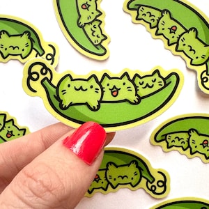 Mini adesivo gatto piselli / adesivo impermeabile / adesivo Kawaii / adesivo piselli in un baccello / adesivo baccello di piselli / adesivo vegetariano carino / adesivo gatto carino