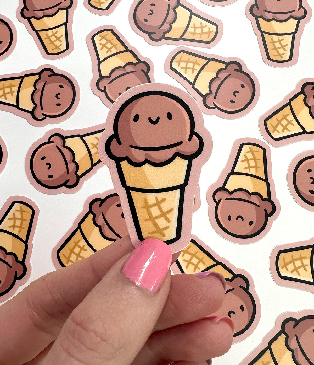 Papier Peint 3D Autocollant Sweet Cone R575 - Glace Mural Crème - Amovible Kay