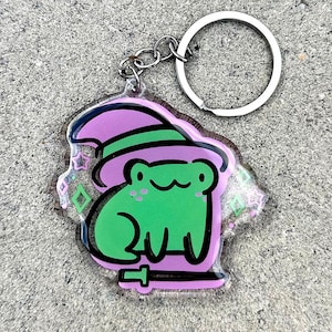 Hexe Frosch Keychain | Niedliche Acryl Schlüsselanhänger | Witchy Schlüsselanhänger | grüner Frosch Schlüsselanhänger |Süßer Halloween Schlüsselanhänger |Süßes sonst gibt&#39;s Saures