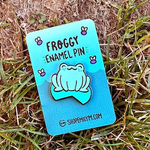 Froggy Hard Enamel Pin | Kawaii Enamel Pin | green frog enamel pin | Frog on a lilypad pin | kawaii frog pin | cute animals pins |happy frog