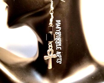 Pendientes pequeños de cuentas con Ankh y rectángulo