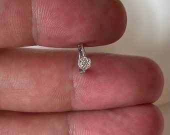 Orecchini A Perno In Oro Bianco 9ct Con Gemma Rotonda - Ivy Gems - 3.5 Mm In Scatola Regalo