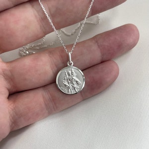 St christopher Pendant Charm 925 Sterling Silver 18 /20/22 inches 17mm diameter - Gift Boxed