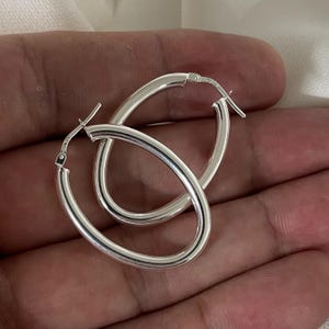 Ovala ringörhängen i sterlingsilver: 3,1 g lättviktsdesign