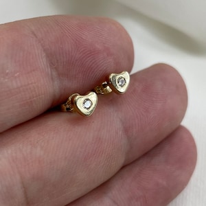 9CT Yellow Gold Heart Stud Earrings: CZ Gemstone, Gift Boxed