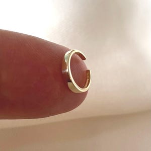 Echter 9 Karat Gelbgold Ohrknorpel Ohrring 0,25 Gramm - Geschenkbox Es ist 1,9 mm dick