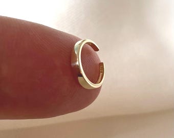 9ct Yellow Gold Ear Cuff: Minimalist Cartilage Earring