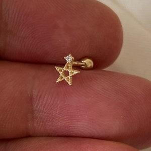 Estrela genuína de ouro amarelo 9 quilates com cartilagem CZ única, pino de 6 mm - caixa de presente